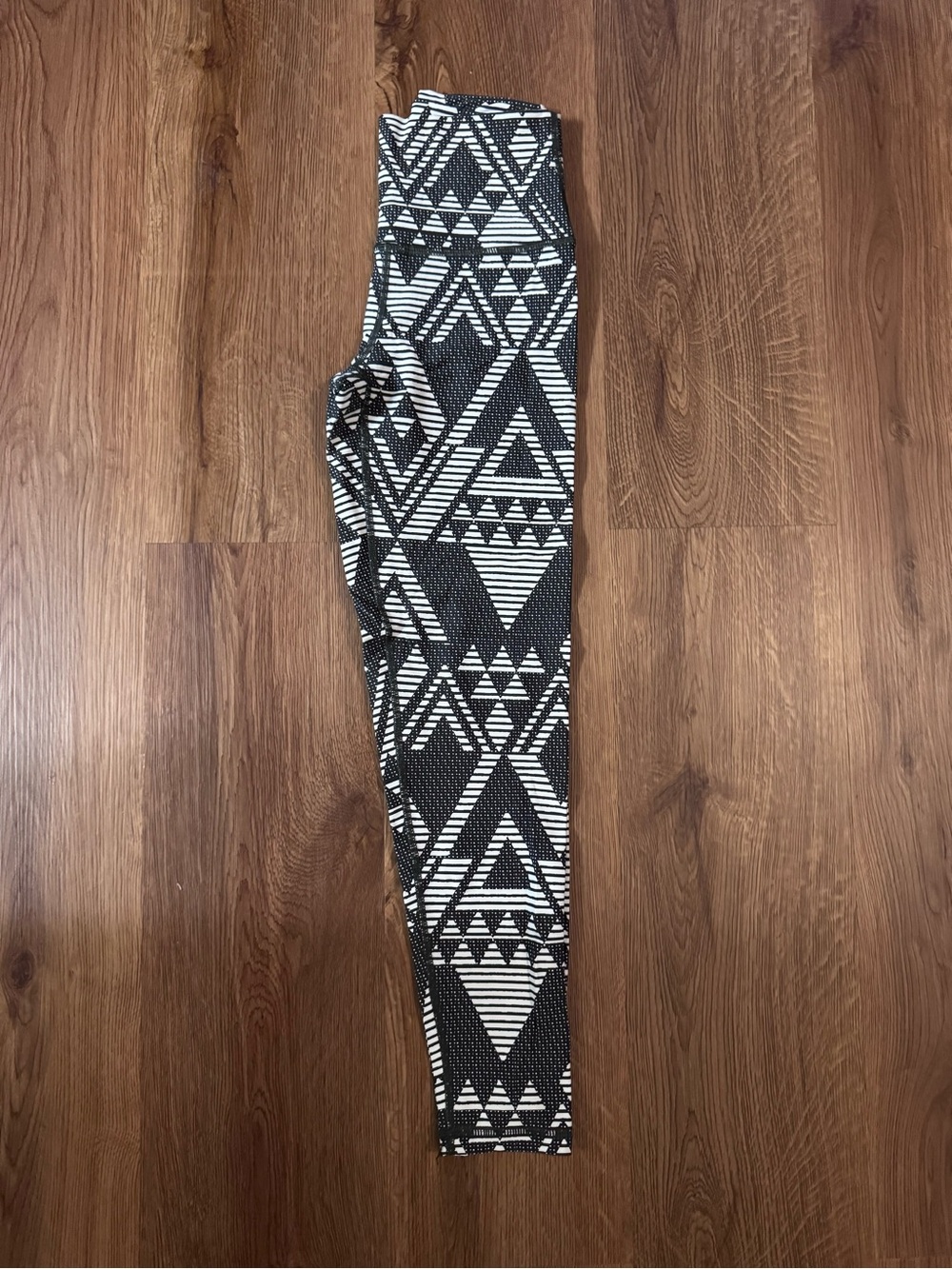aerie Black & White Geometric Leggings